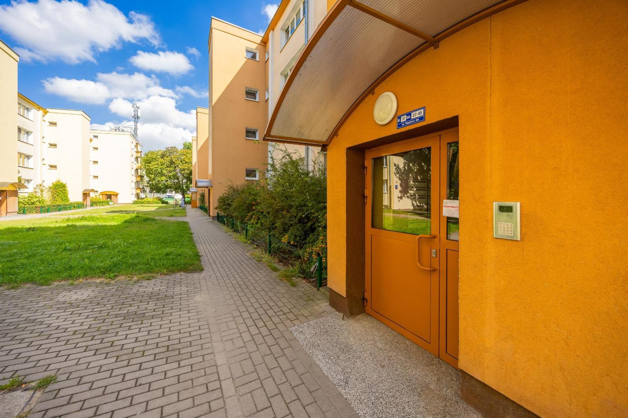 Family With Balcony By Renters Warszawa